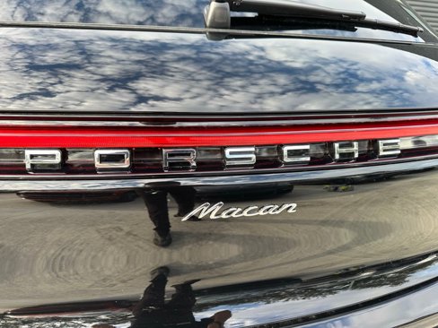 Used 2025 Porsche Macan image 11