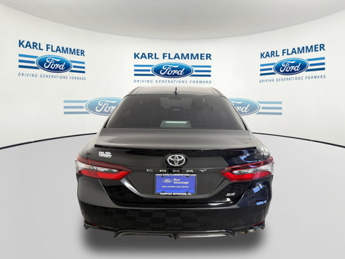 Used 2021 Toyota Camry SE image 4