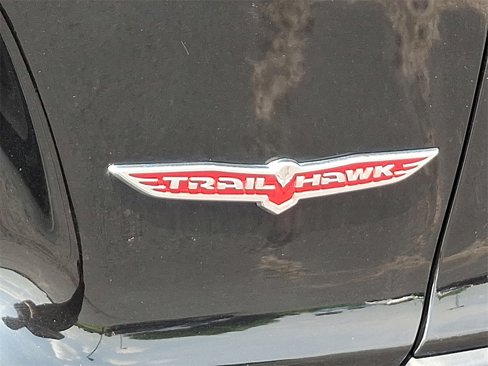 Used 2021 Jeep Cherokee Trailhawk image 28