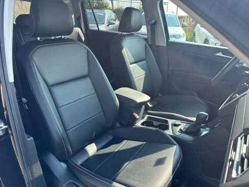 Used 2021 Volkswagen Tiguan SE w/ Panoramic Sunroof Package image 14