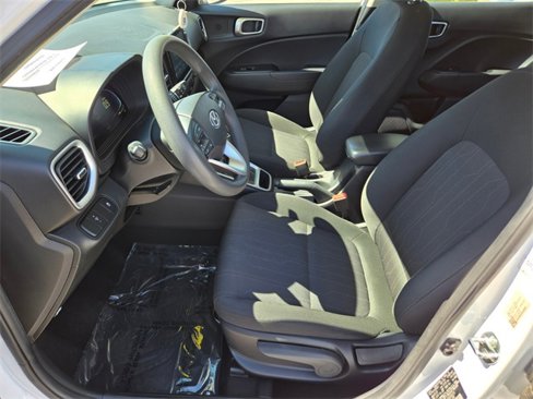 Used 2024 Hyundai Venue SE image 13