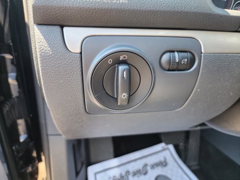 Used 2008 Volkswagen Rabbit S image 18