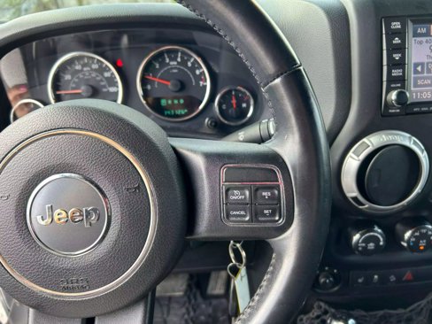 Used 2015 Jeep Wrangler Unlimited Sahara w/ Connectivity Group image 22