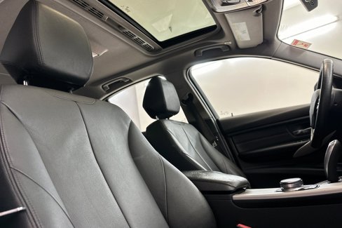 Used 2017 BMW 320i Sedan image 30