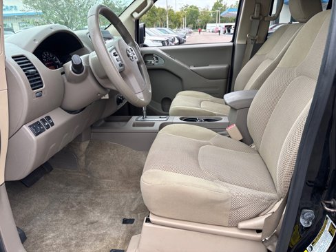 Used 2015 Nissan Frontier SV w/ SV Value Truck Package image 4
