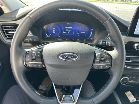 Used 2022 Ford Escape Titanium image 18