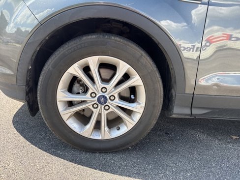 Used 2017 Ford Escape SE w/ Equipment Group 201A image 9