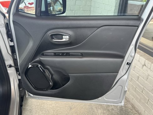 Used 2020 Jeep Renegade Altitude image 42