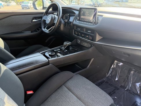 Used 2023 Nissan Rogue SV image 10