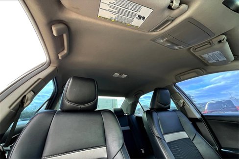 Used 2014 Toyota Camry L image 12