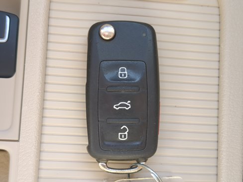 Used 2017 Volkswagen Tiguan S image 34