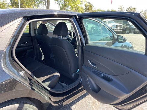 Used 2023 Hyundai Elantra SEL w/ Cargo Package image 32
