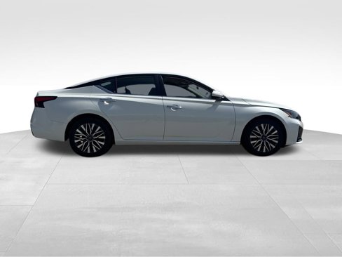 Used 2023 Nissan Altima 2.5 SV image 8