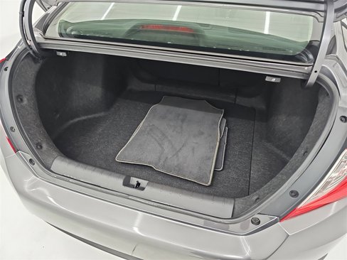 Used 2018 Honda Civic Touring image 16