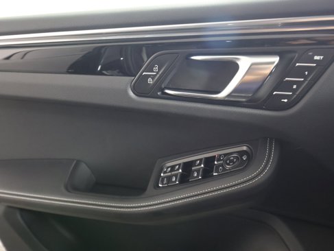 New 2024 Porsche Macan image 25