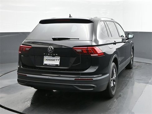 Used 2024 Volkswagen Tiguan SE image 11