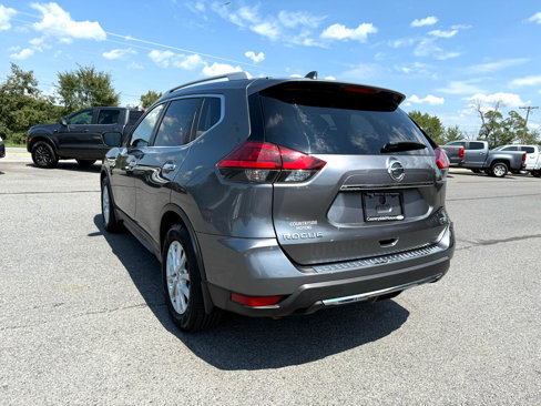 Used 2017 Nissan Rogue SV image 4