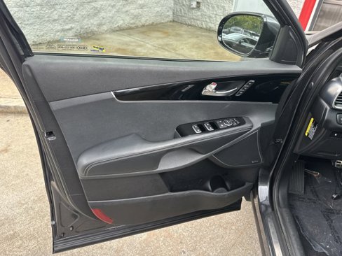 Used 2017 Kia Sorento SX image 11