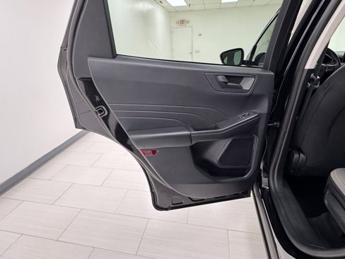 Used 2022 Ford Escape SE image 11