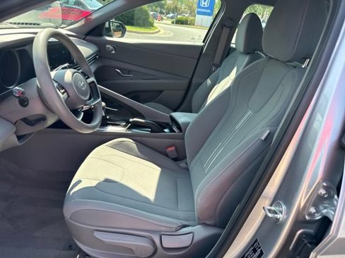 Used 2023 Hyundai Elantra SEL image 10