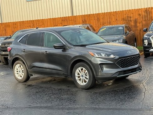 Used 2020 Ford Escape SE image 2