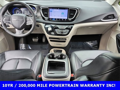 Used 2023 Chrysler Pacifica Touring-L image 7