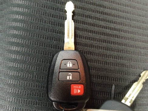 Used 2018 Toyota RAV4 LE image 32