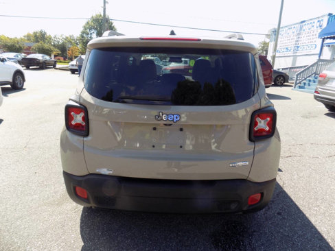 Used 2015 Jeep Renegade Latitude image 10