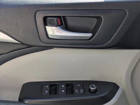 Used 2014 Toyota Highlander XLE image 13
