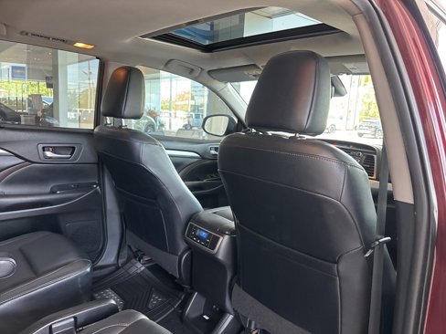 Used 2019 Toyota Highlander XLE image 36