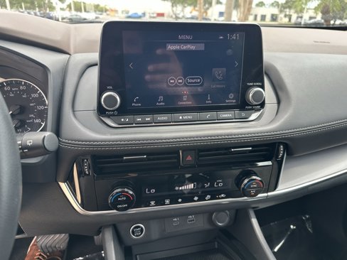 Used 2022 Nissan Rogue SV image 16