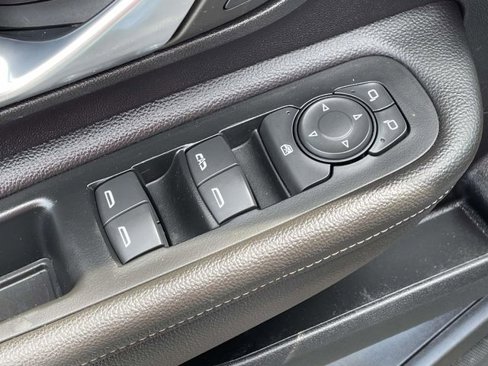 Used 2022 GMC Terrain SLE w/ Driver Convenience Package image 15