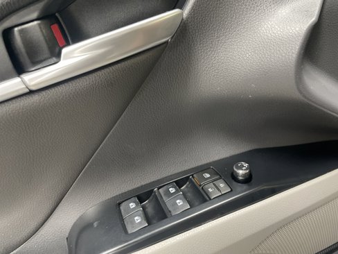 Used 2019 Toyota Camry XLE image 15