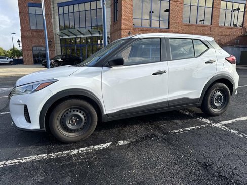 Used 2022 Nissan Kicks S image 2