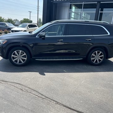 Used 2020 Mercedes-Benz GLS 450 4MATIC image 2