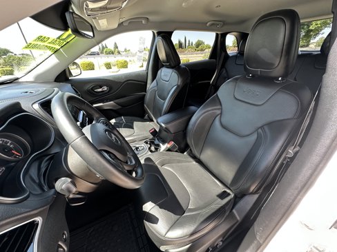 Used 2019 Jeep Cherokee Limited w/ Luxury Group image 17