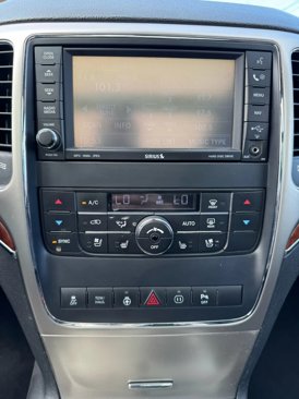 Used 2011 Jeep Grand Cherokee Limited w/ Luxury Group II image 35