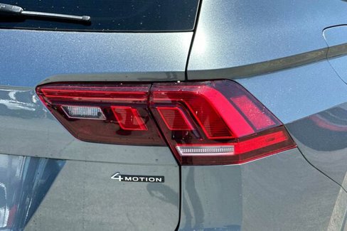 Used 2022 Volkswagen Tiguan SE w/ Panoramic Sunroof Package image 26