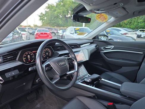 Used 2021 Audi e-tron Premium w/ Convenience Plus Package image 31