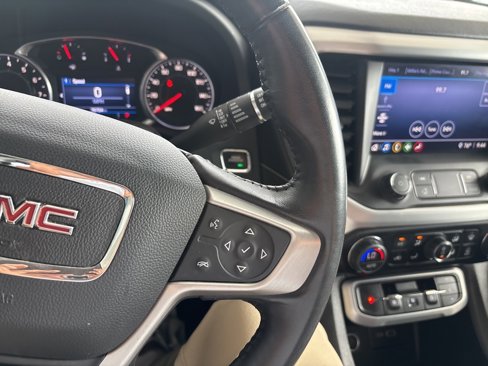 Used 2020 GMC Acadia SLE image 13
