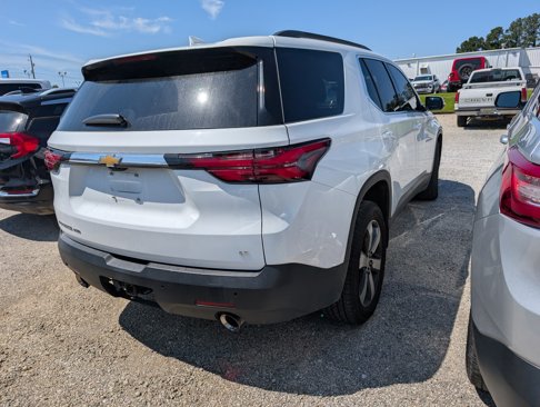Used 2022 Chevrolet Traverse LT w/ LT Premium Package image 3