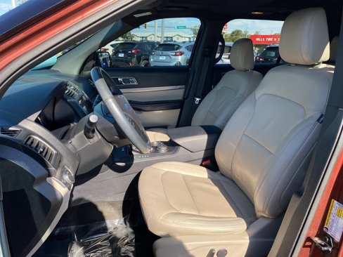 Used 2018 Ford Explorer XLT w/ Equipment Group 202A image 10