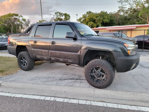Used 2003 Chevrolet Avalanche 4x4 w/ Suspension Package, Off-Road image 2