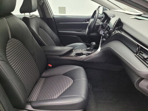 Used 2022 Toyota Camry SE image 21