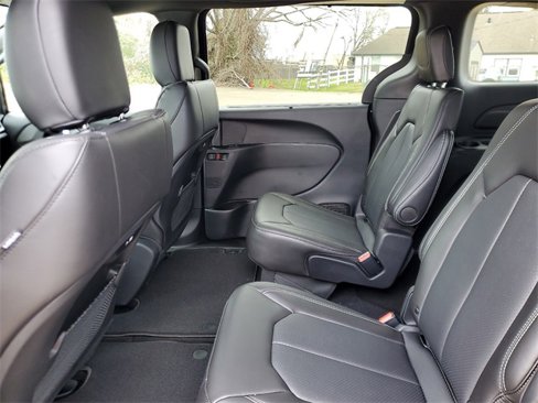 New 2025 Chrysler Pacifica Select image 11