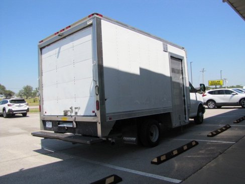 Used 2011 Chevrolet Express 4500 w/ Chrome Appearance Package image 3