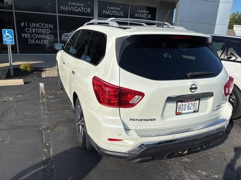 Used 2017 Nissan Pathfinder Platinum image 5