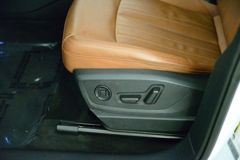 Certified 2022 Audi e-tron Premium w/ Convenience Plus Package image 23