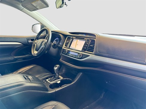 Used 2015 Toyota Highlander XLE image 32