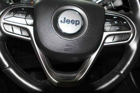 Used 2019 Jeep Cherokee Latitude Plus w/ Cold Weather Group image 18